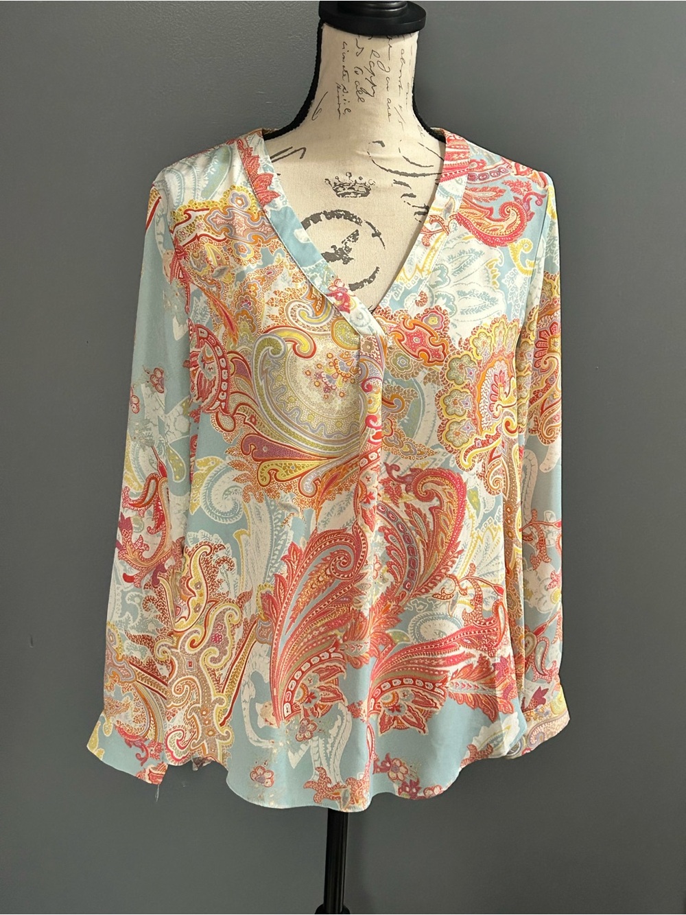Rose + Olive Multicolor Paisley V-Neck Blouse – Size Small